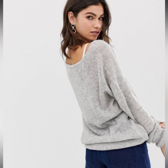 ❗️SOLD❗️Free People Grey V Neck Gossamer Alpaca Wool Blend Sweater Size XS - Picture 2 of 8